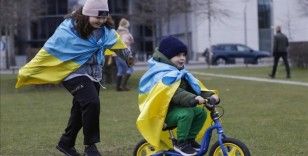 Almanya'da anma etkinliklerinde Ukrayna bayrağını taşıma yasağı tartışılıyor