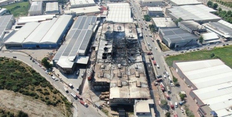Bursa’daki yangın sonrası hurda haline dönen fabrika havadan görüntülendi