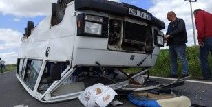 Edirne’de feci kaza: Minibüs içindeki yolcularla ters döndü