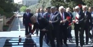 Bakan Kirişci, Azerbaycan’da Türk ve Azerbaycan şehitliklerini ziyaret etti