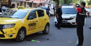 Taksi sahibinin oğlu, şoförü kafasından vurdu