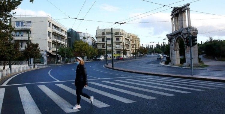 Yunanistan’da 1 Haziran’dan itibaren halka açık alanlarda maske kullanımı kalkıyor