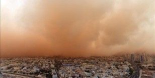 Kuveyt'te kum fırtınası sebebiyle uçuşlar askıya alındı