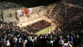 1690 yıl sonra ilk konser: Laodikya Antik Tiyatrosu izleyicilerle buluştu