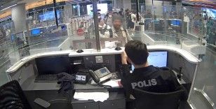 FETÖ’den aranan şüpheli, sahte pasaportla Türkiye’ye girmek isterken yakalandı
