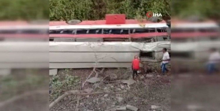 Hindistan’da otobüs kazası: 16 yaralı