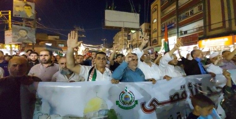 Gazze'de 'bayrak yürüyüşü' protestosu