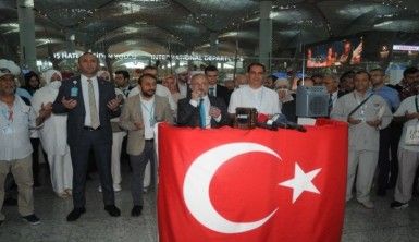 İstanbul Havalimanı'ndan ilk hac kafilesi dualarla uğurlandı