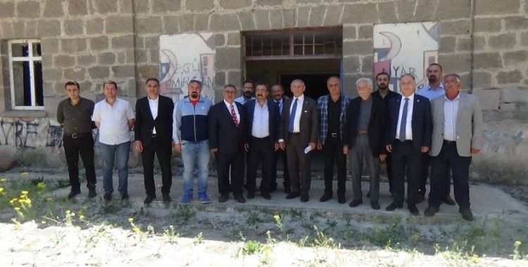 CHP'li vekiller Van Ernis Köy Enstitüsünü ziyaret etti