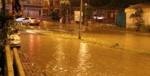 Taşova’da 30 dakikalık yağış hayatı felç etti