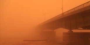 Bağdat Havalimanı'nda kum fırtınası nedeniyle uçuşlar durduruldu
