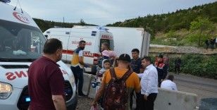 Denizli’den Antalya’ya giden tur midibüsü devrildi: 1 ölü, 22 yaralı