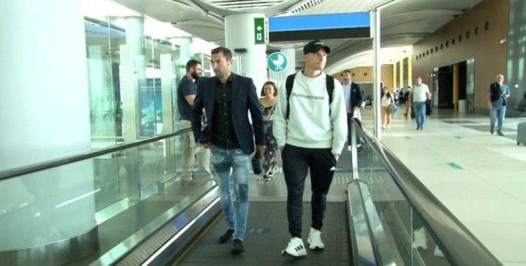 Trabzonspor’un yeni transferleri Larsen ve Doğucan, İstanbul’a geldi