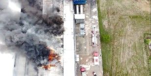 Kimya fabrikasındaki yangın havadan görüntülendi