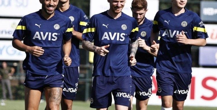 Fenerbahçe, hazırlıklarını sürdürüyor