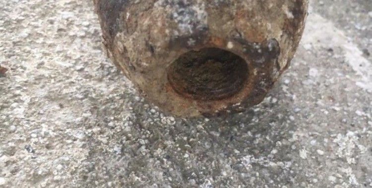 Mezar kazarken patlamamış top mermisi buldu