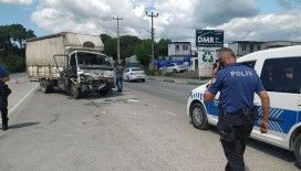 Bursa'da kamyonet tıra çarptı: 2 yaralı