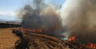 500 dönüm buğday ekili alan 15 dakikada yandı