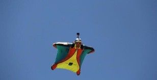 Fransız sporcu, 600 metreden yarasa kanat atlayışı yaptı