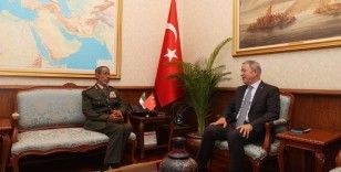 Milli Savunma Bakanı Akar, BAE Genelkurmay Başkanı Rumaithi’yi kabul etti