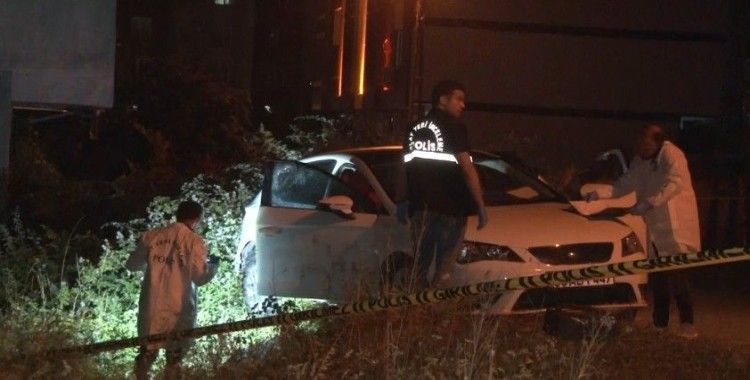 Araç içerisinde bulunan aileye silahlı saldırı: 1 ölü 2 yaralı