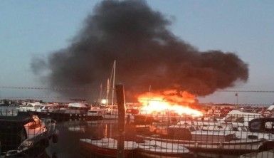 Avcılar'da facianın eşiğinden dönüldü, 7 tekne alev alev yandı