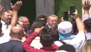 Cumhurbaşkanı Erdoğan, Cuma namazı için Eyüpsultan Camii'ne geldi