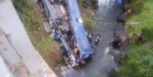 Kenya’da yolcu otobüsü 40 metre yükseklikten nehre düştü: 24 ölü