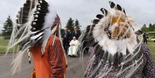 Papa Francis yatılı okullardaki suistimalleri için Kanada’da yerlilerden özür diledi