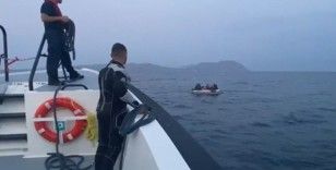 Çanakkale açıklarında sürüklenen bot içerisinde 10 düzensiz göçmen kurtarıldı