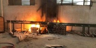 Orman ürünleri fabrikasında çıkan yangın büyümeden söndürüldü