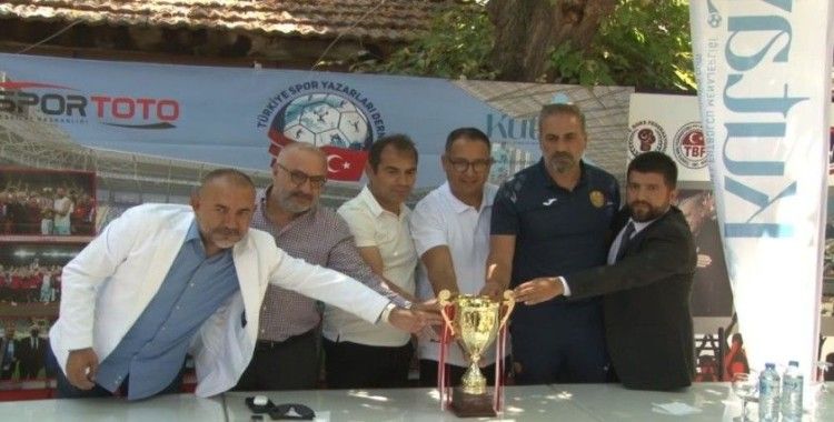 TSYD Ankara Şubesi’nin düzenlediği turnuva öncesi MKE Ankaragücü ve Gençlerbirliği bir arada