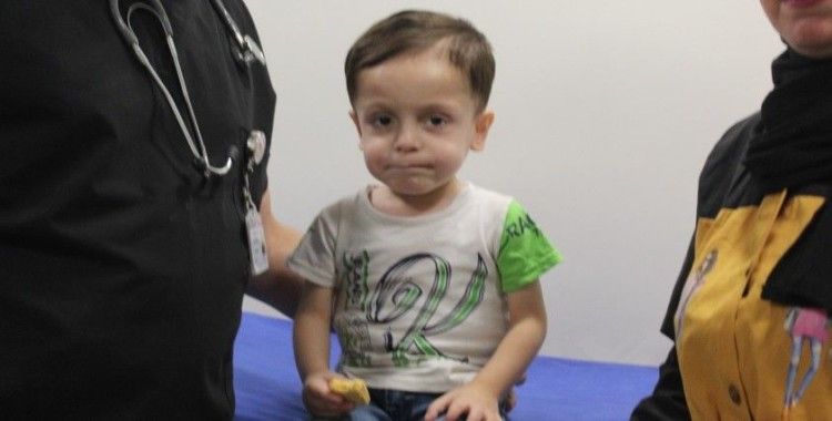 Yemek yiyemeyen akalazya hastası çocuk Türkiye’de sağlığına kavuştu