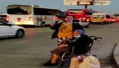 Eminönü'nde turistleri almak için engelli ve yaşlı kadını taksiye almadılar