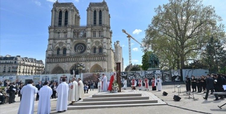 Fransa'nın sembolü Notre Dame Katedrali kapılarını 2024’te yeniden açacak