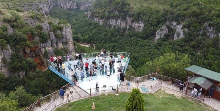 Türkiye'nin ilk cam seyir terası yeniden misafirlerini ağırlıyor