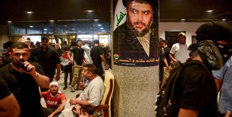 Irak Başbakanı Kazımi'den Sadr yanlısı protestoculara 'devlet kurumlarını boşaltın' çağrısı