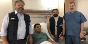 Böbreğinden 2.5 kilo tümör çıkarılan Afganistanlı Türkiye’de sağlığına kavuştu