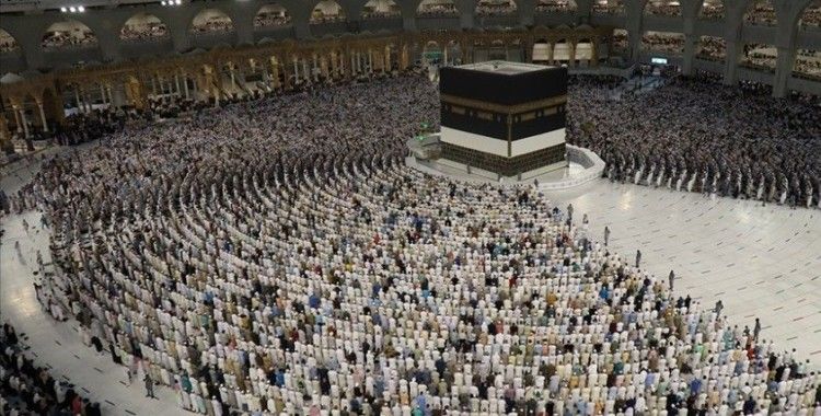 Umre mevsiminin başlamasıyla Kabe'nin etrafındaki bariyerler kaldırıldı