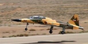 İran'da savaş uçağı düştü: 2 yaralı