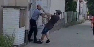 Çekya’da karakolun ziline basan kişi polis tarafından darp edildi