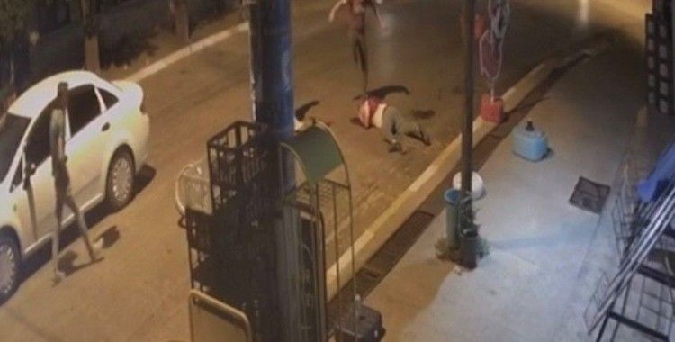 Sokak ortasında kavga: Öldüresiye dövüldü!
