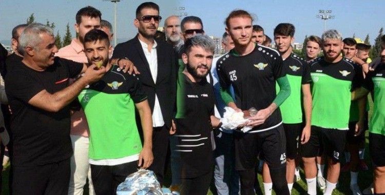 Akhisarspor'da 'Baklava ikramı kadro dışı bıraktı' iddiası