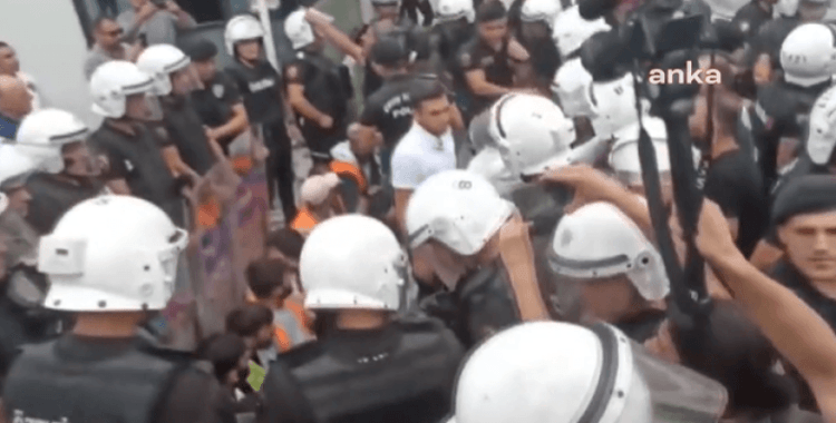 Ataşehir'deki Emlak Konut GYO önünde eylem yapan işçiler gözaltına alındı