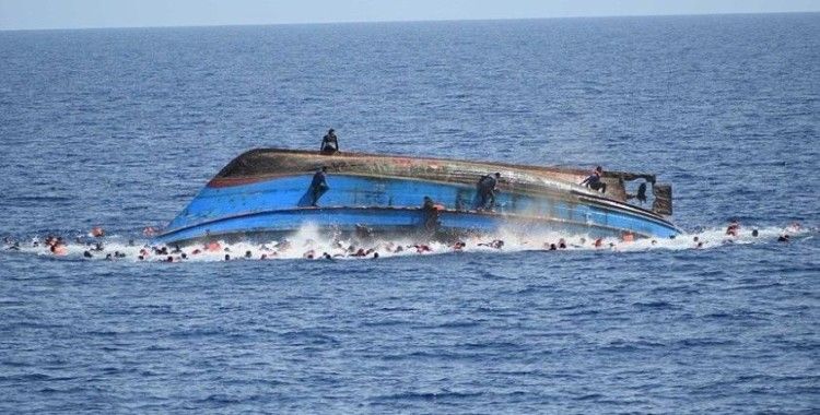 Hindistan'da yolcu teknesi battı: 3 ölü, 17 kayıp
