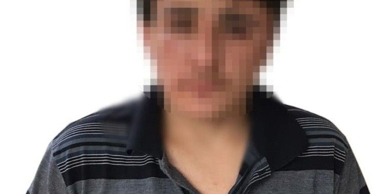 Türk bayrağının üzerine basarak video çeken kişi Bağcılar’da yakalandı