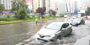 İstanbul’da etkili olan sağanak bazı bölgelerde su baskınlarına neden oldu
