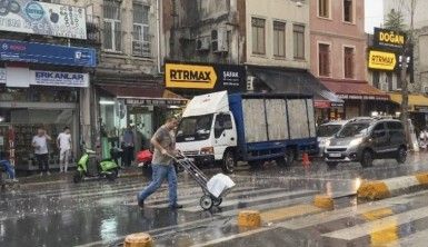 Karaköy'de sağanak yağış etkili oldu