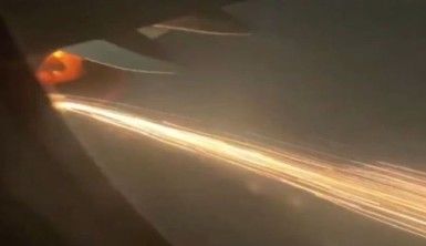 Meksika'dan ABD'ye giden yolcu uçağının motoru havada alev aldı