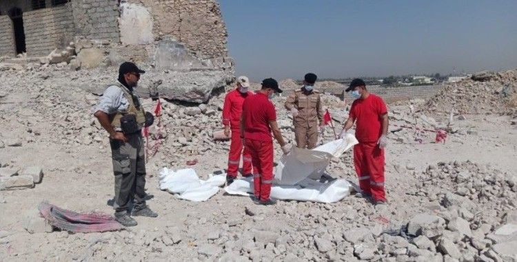 Irak’ın Musul kentinde, 5 yıl sonra enkaz altından insan kalıntıları çıkarıldı